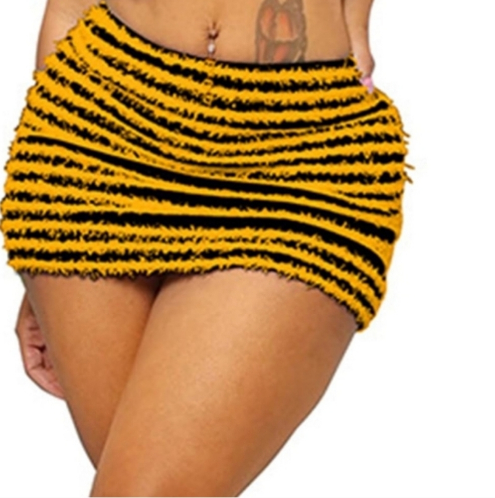 Amazon 2PC FUZZY  skirt/top set sz L